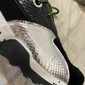 Fashionable sneakers